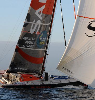 Marc Guillemot  la barre du bateau IMOCA Safran sur le Dfi Azimut 2014